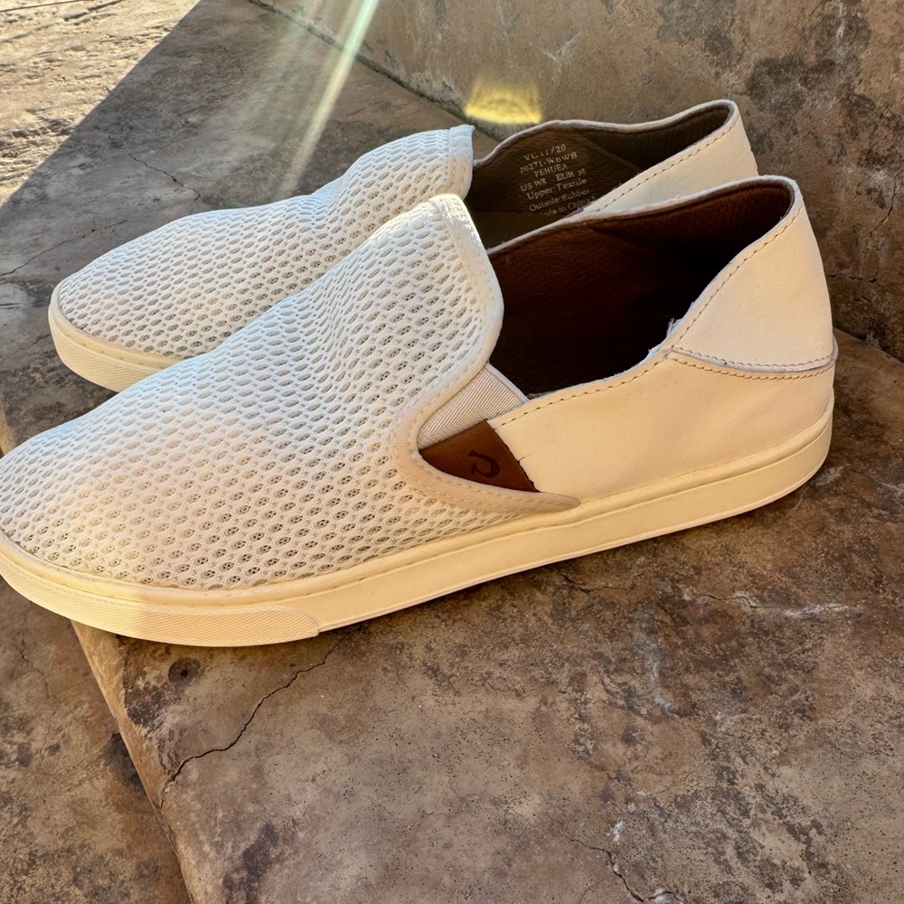 Olukai Pehuea Women’s Slip-On Shoes – Size 8